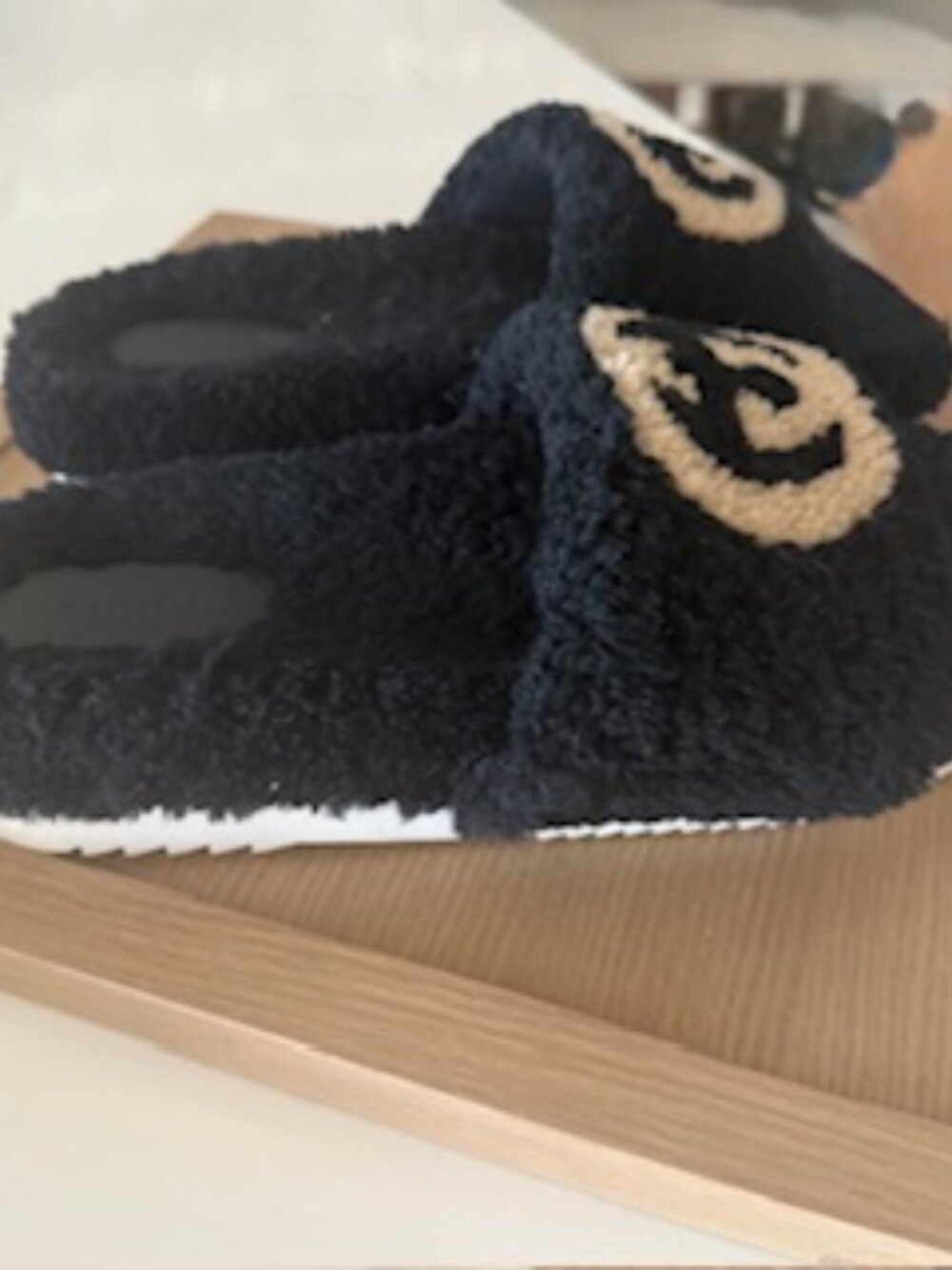 Gucci Brown Shearling Logo Slide Sandals - Picture 4 of 4